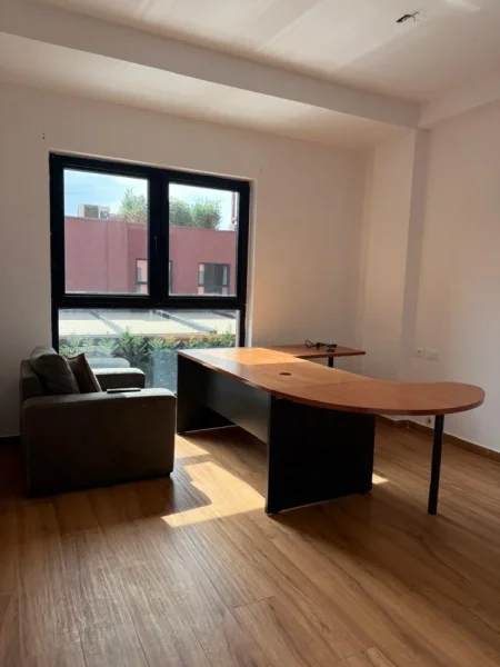 Tirane, jepet me qera apartament duplex Dublex Kati 2, 230 m² 3.000 € (Tirana Garden Building)