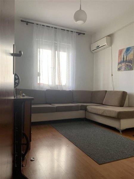 Tirane, jepet me qera apartament 1+1+Ballkon Kati 3, 70 m² 610 € (Kristal Center/Rr.Frank Bardhi)