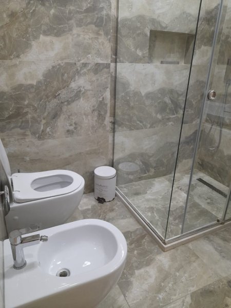 Tirane, jepet me qera apartament 2+1+Ballkon Kati 3, 117 m² 520 € (Fresk/Rr.Muhamet Deliu)