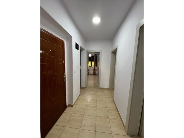 Tirane, jepet me qera apartament 2+1 Kati 3, 55 m² 550 € (Rr. Mine Peza)
