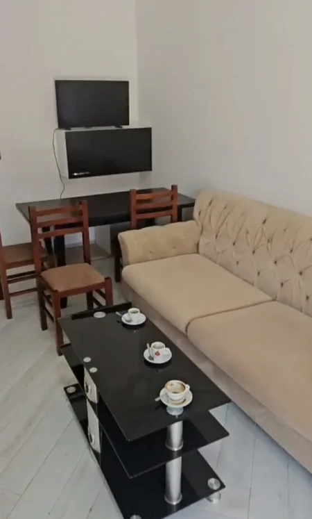 Tirane, jepet me qera apartament 2+1 Kati 1, 41 € 