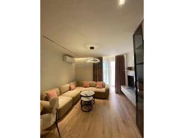 Durres, jepet me qera apartament 2+1 Kati 2, 98 m² 420 € 