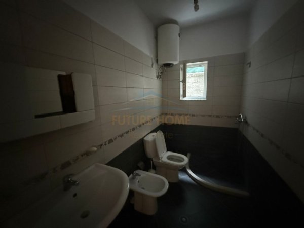 Pogradec, jepet me qera shtepi 1+1+Ballkon Kati 2, 65 m² 180 € (Përroi Caprazit , Pogradec)