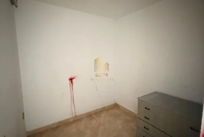 Tirane, jepet me qera ambjent biznesi Kati 0, 47 m² 300 € (Laprake)