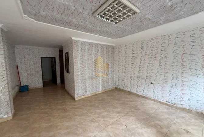 Tirane, jepet me qera ambjent biznesi Kati 0, 47 m² 300 € (Laprake)