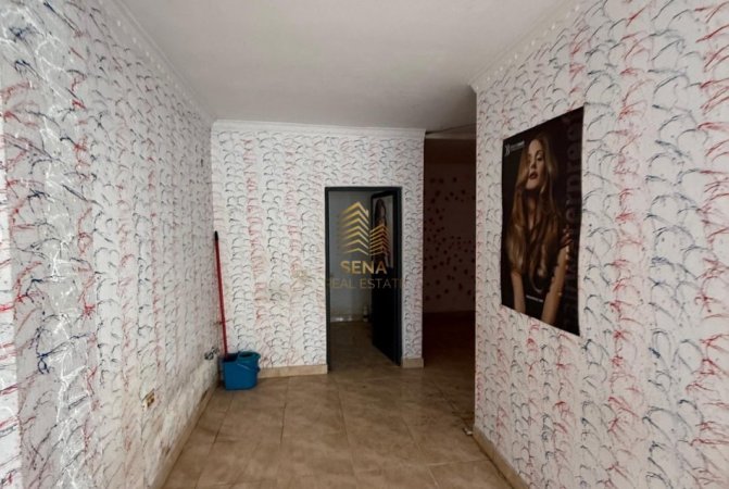 Tirane, jepet me qera ambjent biznesi Kati 0, 47 m² 400 € (Laprake)