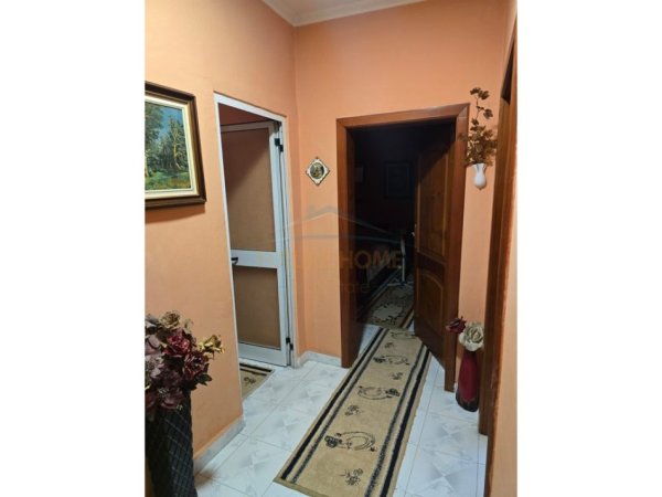 Tirane, shitet apartament 1+1+Ballkon Kati 4, 44 m² 106.000 € (Selvia)