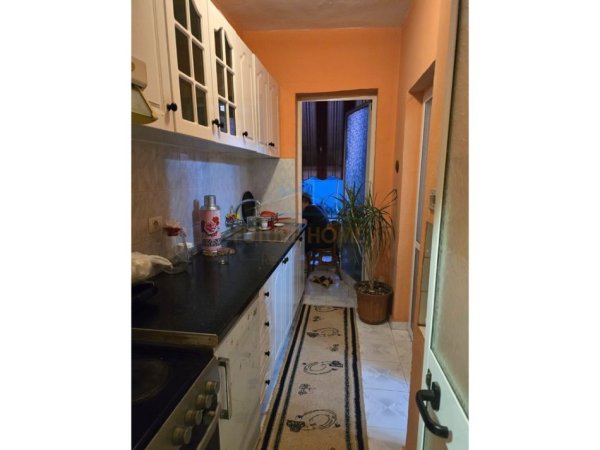 Tirane, shitet apartament 1+1+Ballkon Kati 4, 44 m² 106.000 € (Selvia)