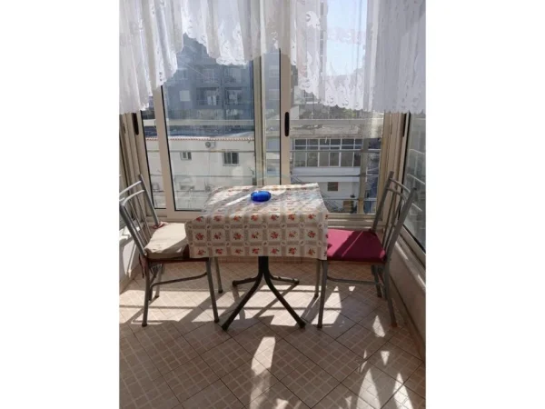 Durres, jepet me qera apartament 2+1+Ballkon Kati 2, 82 m² 400 € (Plazh Rrota Kuqe, Durrës)
