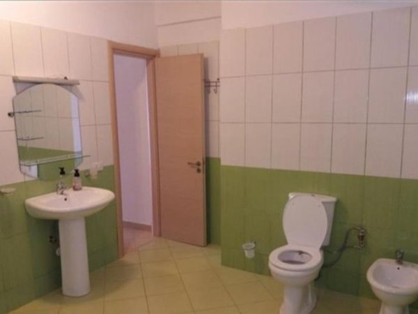 Tirane, shitet apartament 3+1+Aneks+Ballkon Kati 3, 160 m² 280.000 € 
