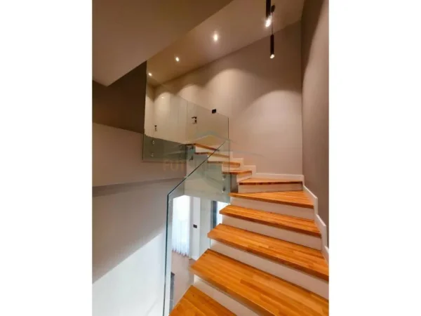 Gjiri Lalezit | Hamallaj, shitet Vile 2 Katshe Kati 0, 160 m² 835.000 € (Kompleksi "San Pietro", Gjiri i Lalëzit)