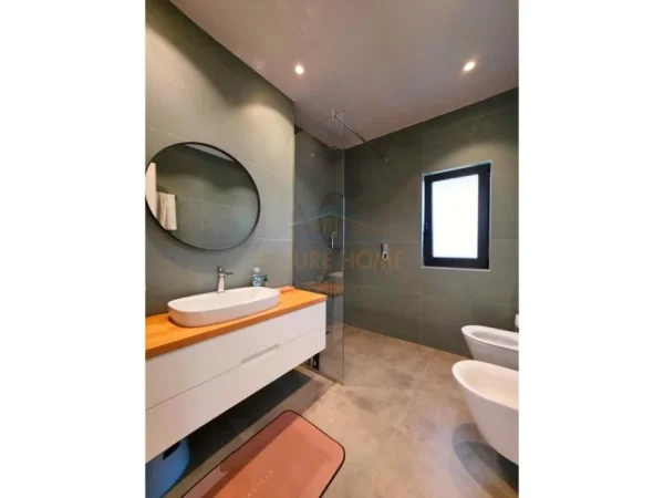 Gjiri Lalezit | Hamallaj, shitet Vile 2 Katshe Kati 0, 160 m² 835.000 € (Kompleksi "San Pietro", Gjiri i Lalëzit)