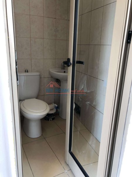 Tirane, jepet me qera zyre Kati 1, 65 m² 1.500 € (Qender)