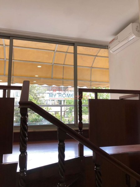 Tirane, jepet me qera zyre Kati 1, 65 m² 1.500 € (Qender)