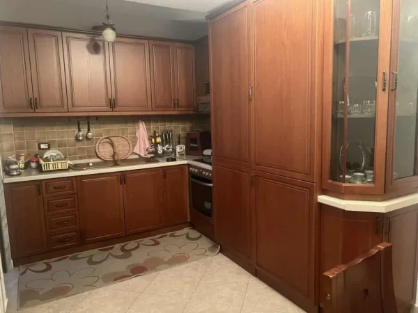 Pogradec, shitet apartament 2+1 Kati 3, 97 m² 120.000 €