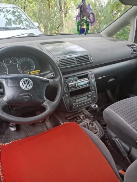 Peqin, shitet makine Volkswagen Sharam Nafte, e bardhë manuale Kondicioner 1.300 €