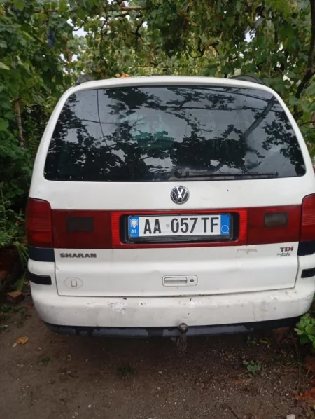 Peqin, shitet makine Volkswagen Sharam Nafte, e bardhë manuale Kondicioner 1.300 €