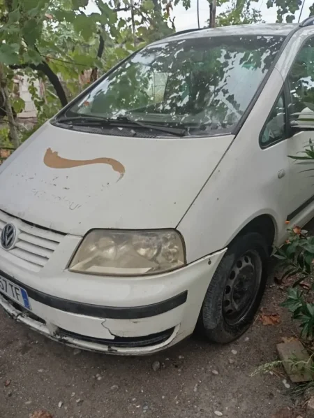 Peqin, shitet makine Volkswagen Sharam Nafte, e bardhë manuale Kondicioner 1.300 €