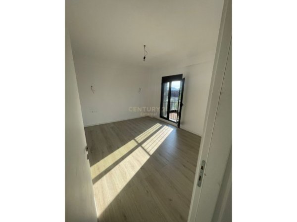 Tirane, jepet me qera zyre Kati 7, 77 m² 900 € (Rruga e Elbasanit)