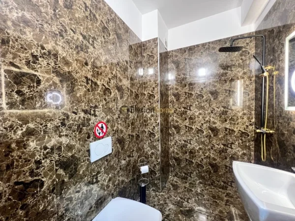 Tirane, jepet me qera ambjent biznesi Kati 1, 106 m² 900 € (Brryli)