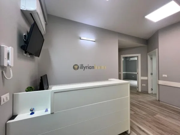 Tirane, jepet me qera ambjent biznesi Kati 1, 106 m² 900 € (Brryli)