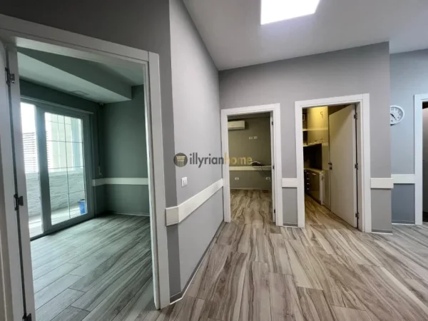 Tirane, jepet me qera ambjent biznesi Kati 1, 106 m² 900 € (Brryli)