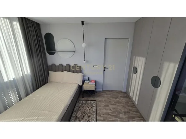 Tirane, jepet me qera apartament 3+1 Kati 6, 165 m² 2.500 € (Lake View)