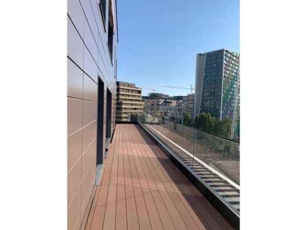 Tirane, jepet me qera zyre Kati 7, 77 m² 900 € (Rr.e Elbasanit)