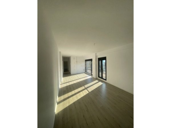 Tirane, jepet me qera zyre Kati 7, 77 m² 900 € (Rr.e Elbasanit)