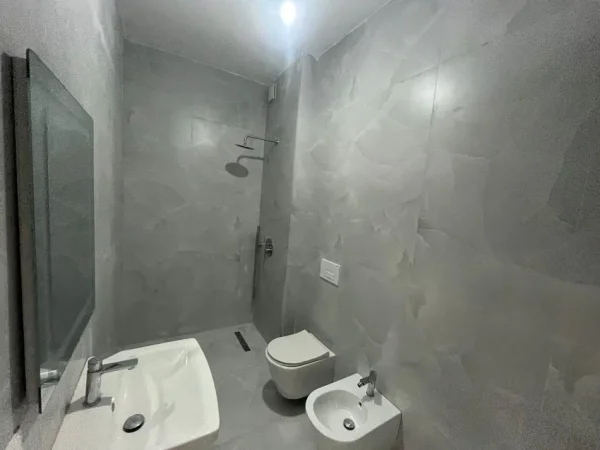 Tirane, jepet me qera apartament 1+1 Kati 4, 62 m² 450 € (Ali Demi)