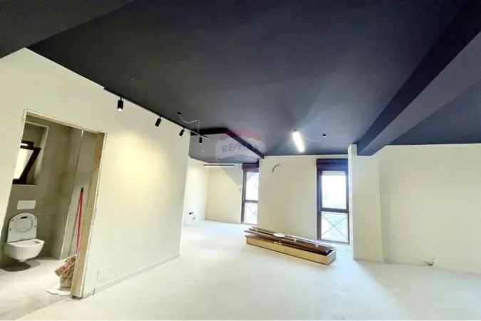 Tirane, jepet me qera zyre , 137 m² 1.800 € 