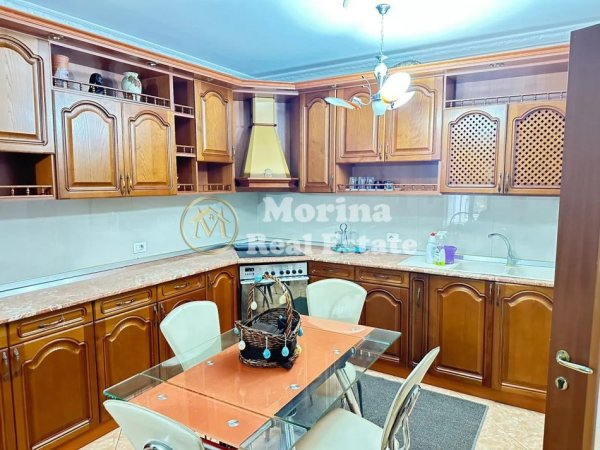 Tirane, jepet me qera apartament 2+1 Kati 3, 114 m² 700 € (Zogu i Zi)