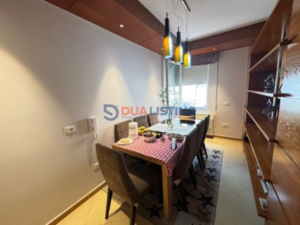 Tirane, shitet apartament 3+1+Ballkon Kati 4, 157 m² 470.000 € 