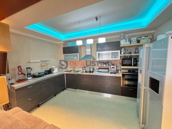 Tirane, shitet apartament 3+1+Ballkon Kati 4, 157 m² 470.000 € 