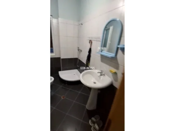 Tirane, jepet me qera apartament 2+1+Ballkon Kati 3, 97 m² 500 € (Pranë Vilës L, Astir)