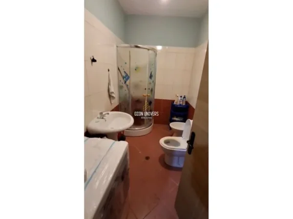 Tirane, jepet me qera apartament 2+1+Ballkon Kati 3, 97 m² 500 € (Pranë Vilës L, Astir)