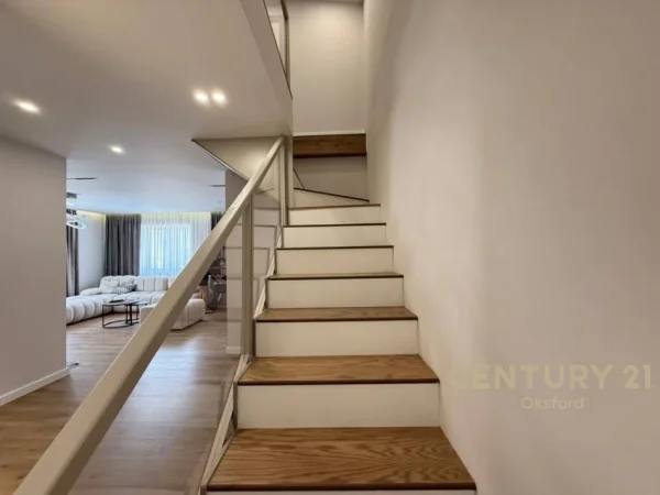 Tirane, jepet me qera apartament duplex Dublex Kati 5, 150 m² 1.400 € 