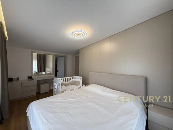 Tirane, jepet me qera apartament duplex Dublex Kati 5, 150 m² 1.400 € 