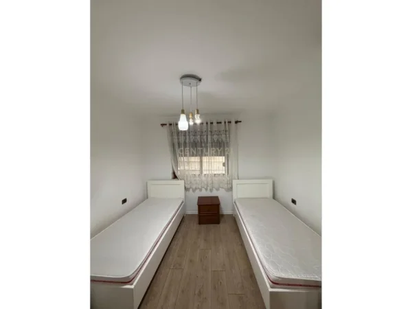 Tirane, jepet me qera apartament 2+1 Kati 4, 85 m² 650 € (VASIL SHANTO)