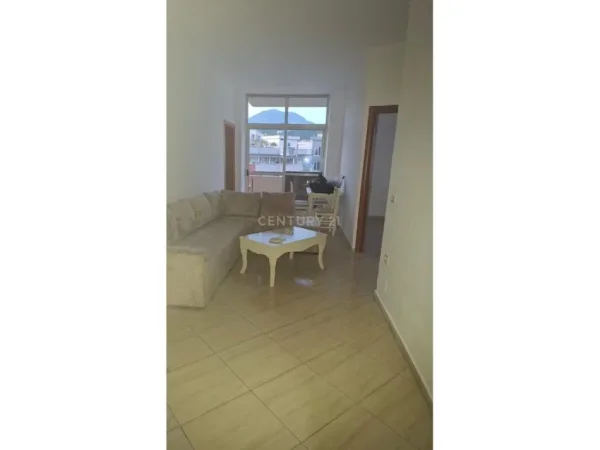 Tirane, jepet me qera apartament 3+1 Kati 3, 120 m² 439 € (PRANE PASTICERI MELISA NE FRESK)