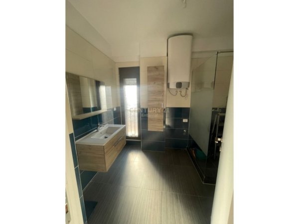 Tirane, jepet me qera zyre Kati 7, 77 m² 900 € 