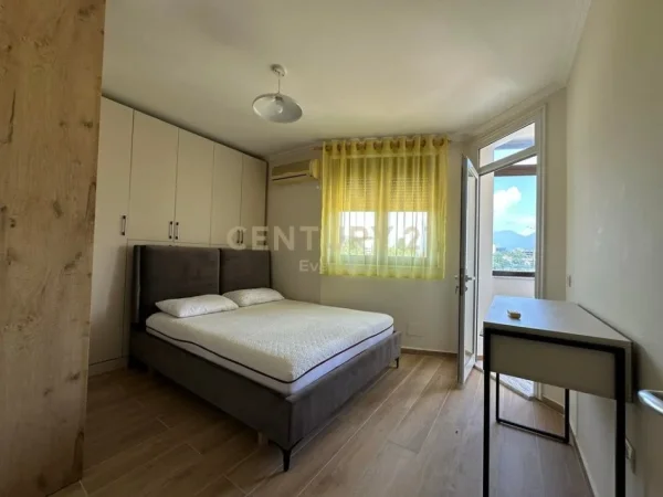 Tirane, jepet me qera apartament 2+1 Kati 3, 80 m² 600 € (FUSHA AVIACIONIT)