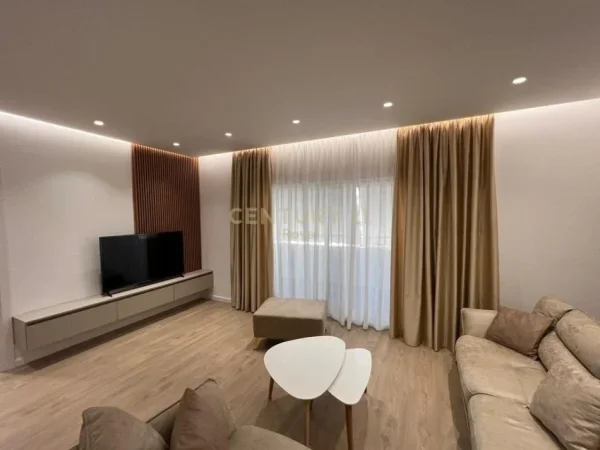 Tirane, jepet me qera apartament 2+1+Aneks+Ballkon Kati 3, 120 m² 1.200 € 