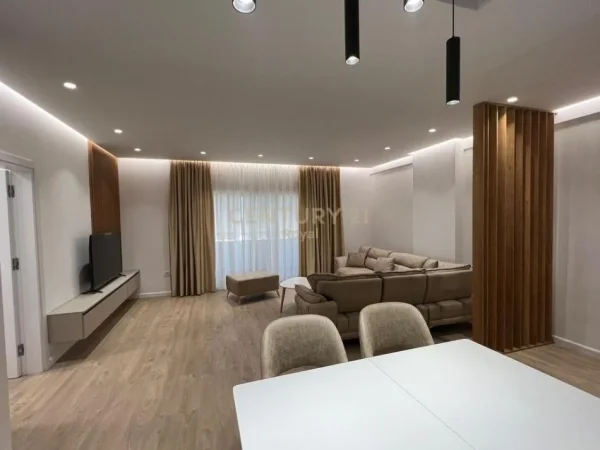 Tirane, jepet me qera apartament 2+1+Aneks+Ballkon Kati 3, 120 m² 1.200 € 