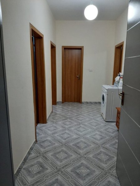 Tirane, jepet me qera apartament 2+1+Garazhd Kati 2, 100 m² 45000 lek (Rruga Kamber Shevroja)