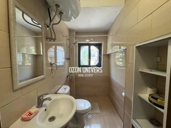 Tirane, jepet me qera apartament 2+1+Ballkon Kati 1, 60 m² 600 € (Ish Ekspozita)