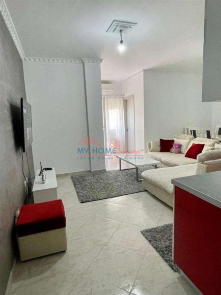 Tirane, jepet me qera apartament 2+1+Ballkon Kati 2, 100 m² 700 € (Rruga Albanopli)
