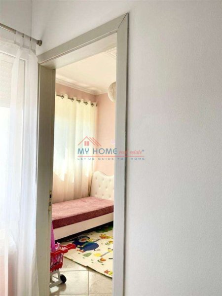 Tirane, jepet me qera apartament 2+1+Ballkon Kati 2, 100 m² 700 € (Rruga Albanopli)