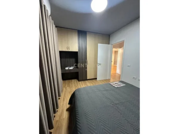 Tirane, jepet me qera apartament 2+1+Aneks+Ballkon Kati 10, 126 m² 