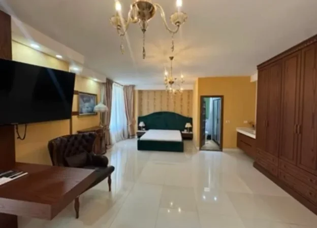 Tirane, shitet apartament 1+1 , 195 m² (blloku)